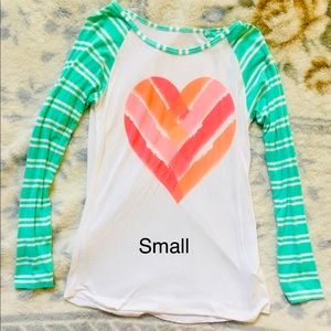 Women’s Heart Baseball Shirt Size Small